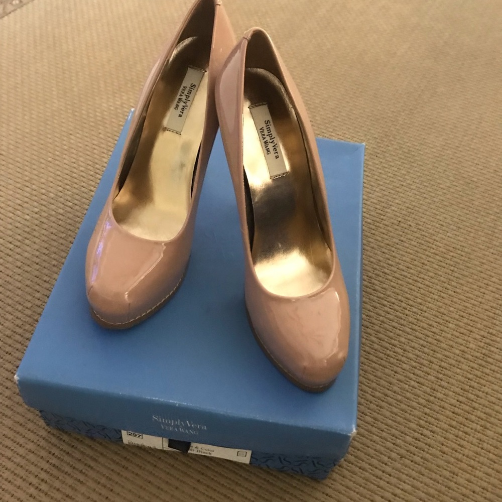 Vera Wang patent leather stiletto never worn